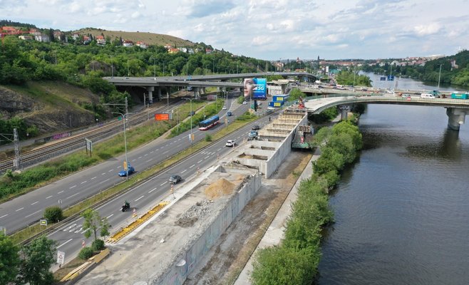 Реконструкция Баррандовского моста оказала минимальное влияние на движение транспорта в Праге