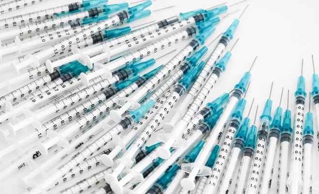 Чехия получит 2800 вакцин от оспы обезьян