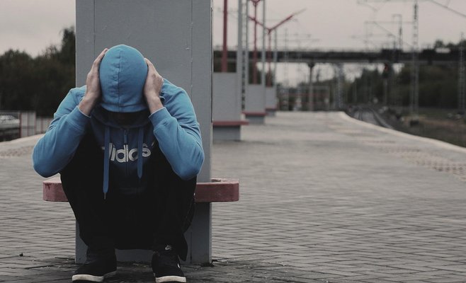 В Праге наркоман остановил движение транспорта