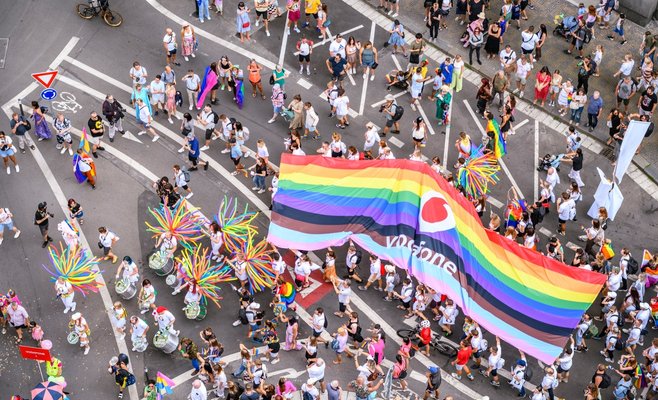 В радужном параде Prague Pride приняли участие около 60 тыс. человек