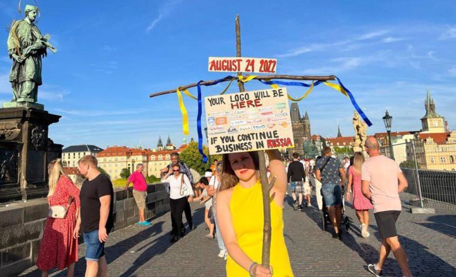 Акция протеста на Карловом мосту привлекла внимание к компаниям, которые до сих пор ведут бизнес в России