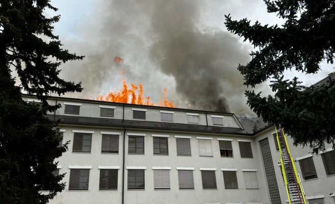 В здании Центрального военного госпиталя в Праге произошел пожар