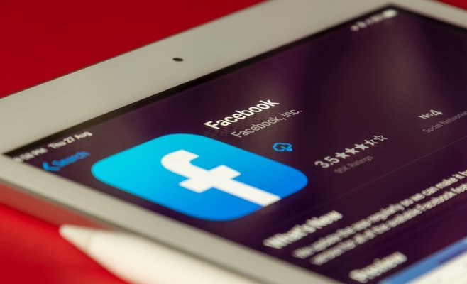 Китайские фейковые аккаунты призывали чехов в сети Facebook свергнуть правительство