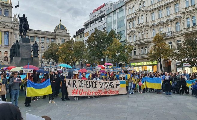 В Праге прошла акция протеста против российских бомбардировок Украины