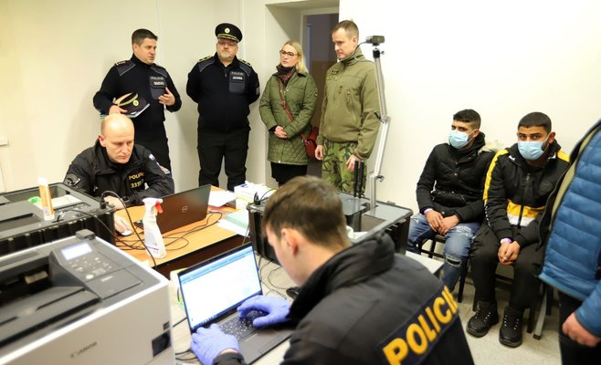 С момента введения контроля границу в южной Моравии нелегально пересекли 5300 мигрантов