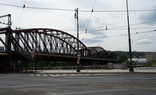 В Праге создана петиция за сохранение железнодорожного моста