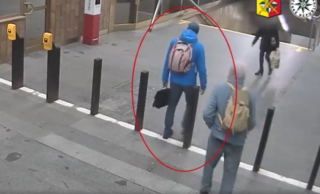 Полиция разыскивает злоумышленника, напавшего на двух пассажиров метро из-за их сексуальной ориентации