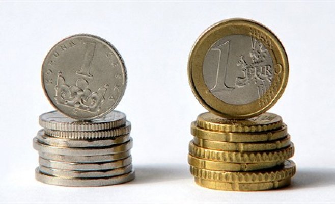 Курс чешской кроны стал самым сильным по отношению к евро за последние 14 лет, он также улучшился по отношению к доллару