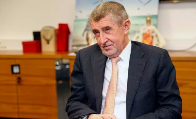 Мы получили письмо с резким обвинением, адресованное моей жене, заявляет Бабиш. В конверте также находилась боевая пуля