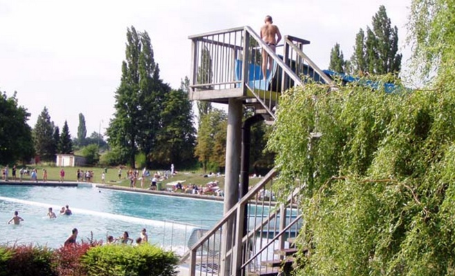 Бассейн Avia Čákovice