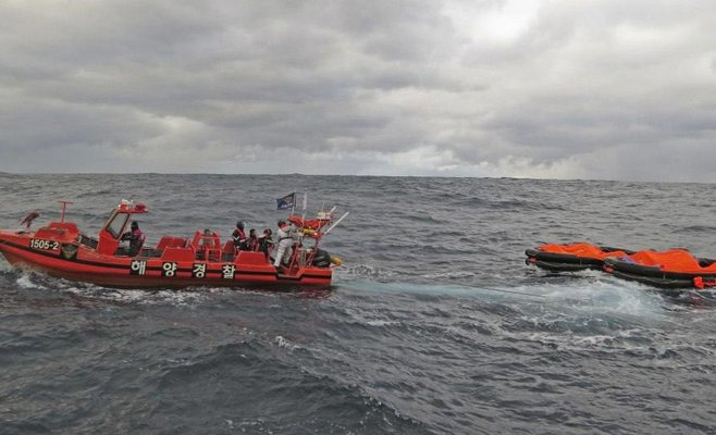 Гонконгское грузовое судно затонуло в японском море, есть погибшие и пропавшие без вести
