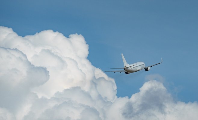 Российский Boeing 767 с 321 пассажиром был вынужден прервать взлет в Таиланде из-за возгорания двигателя