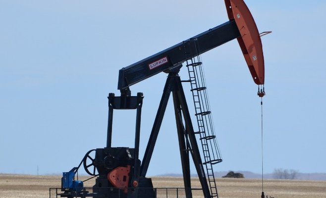 Предельные цены сократили доходы России от продажи газа и нефти на треть