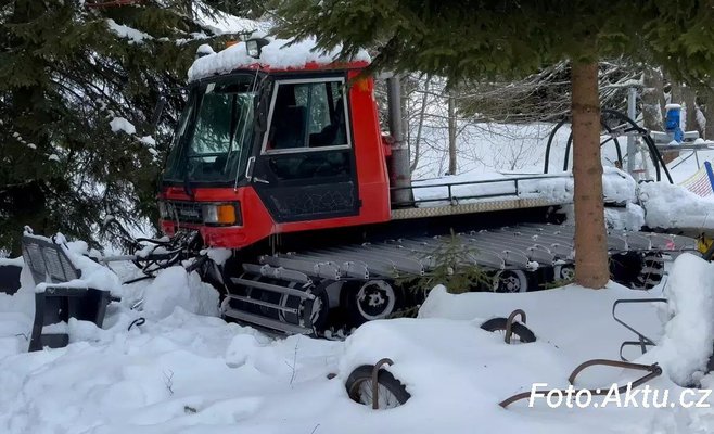 Пьяный владелец горнолыжного курорта в Гаррахове столкнулся на снегоходе с 18-летней девушкой-лыжницей