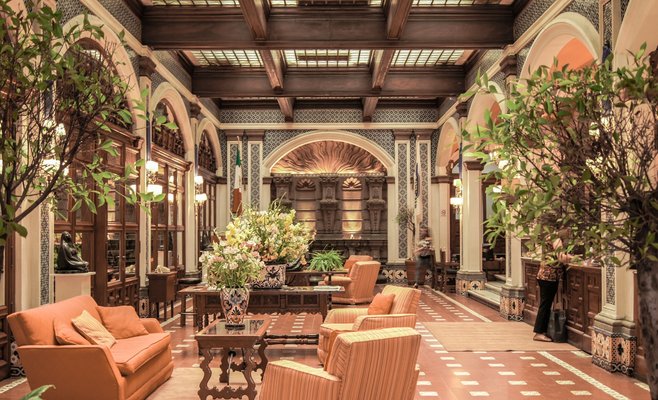 Расходы отелей подскочили, но они не могут поднимать цены