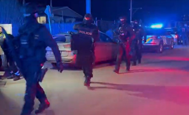 Полицейские в Праге застрелили грабителя с топором