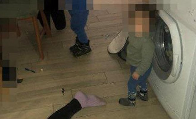 Словацкая полиция обнаружила окровавленного младенца в квартире, полной пьяниц