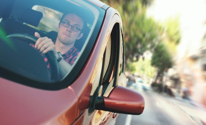 Полиция нацелилась на водителей, которые не платят штрафы. Им грозит конфискация номерных знаков