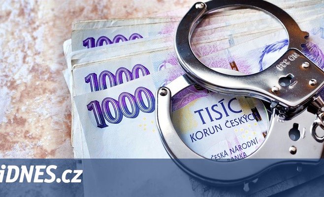 Пенсионерка шесть лет платила страховку за умершего сына, деньги отправляла мошенникам