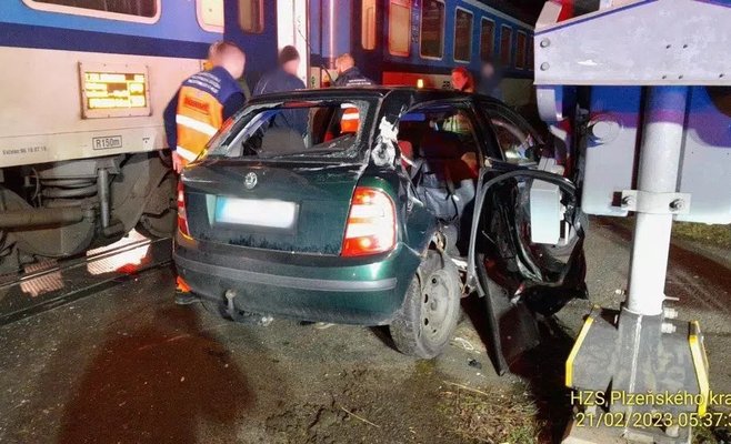 В Плзни автомобиль сломался прямо на переезде