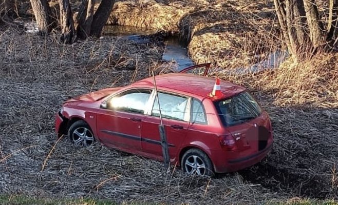 Погоня в Чешско-Крумловском крае закончилась аварией с участием угнанного автомобиля и трех человек