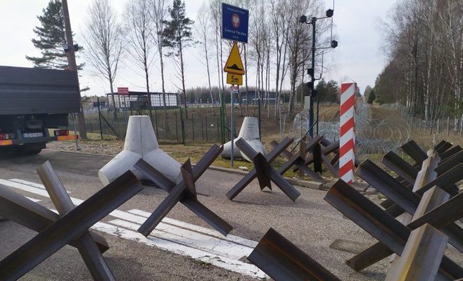 Польша устанавливает блокпосты на границе с Россией и Беларусью