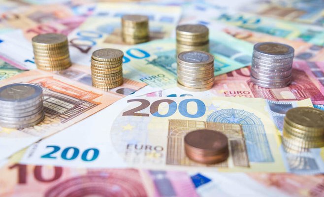 Иностранец расплатился в Розвадове киношными евро с надписью Movie Money