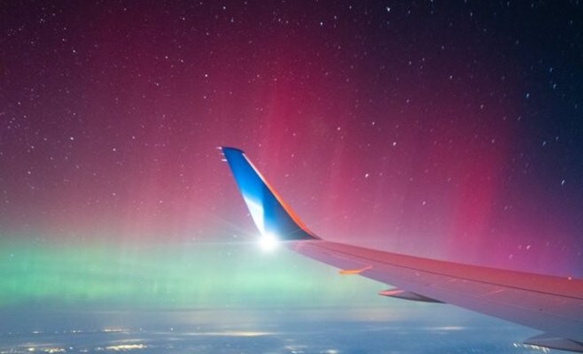 Пилоты разворачивали самолеты во время рейсов. В небе над Европой появилось уникальное явление