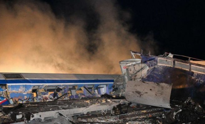 Десятки людей погибли в результате столкновения поездов в Греции: ВИДЕО