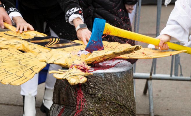 Тысячи людей в Праге выразили свою поддержку Украине. Петр Павел выступил, а посол ошеломил своим чешским языком