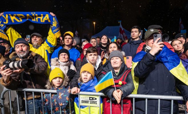 Тысячи людей в Праге выразили свою поддержку Украине. Петр Павел выступил, а посол ошеломил своим чешским языком