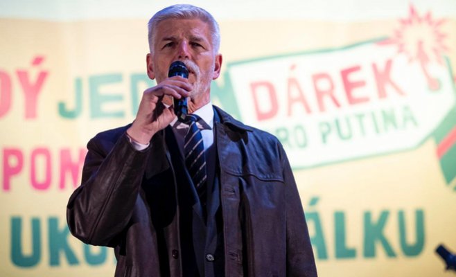 Тысячи людей в Праге выразили свою поддержку Украине. Петр Павел выступил, а посол ошеломил своим чешским языком