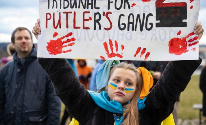 Тысячи людей в Праге выразили свою поддержку Украине. Петр Павел выступил, а посол ошеломил своим чешским языком