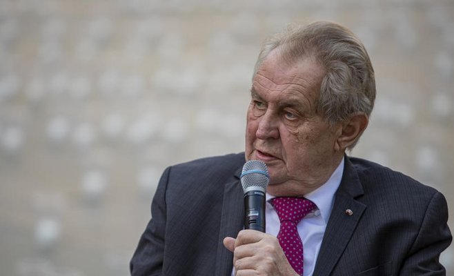 Президентская пенсия 50 000 крон плюс пенсия 23 000 крон. Придется сводить концы с концами, пожаловался Земан