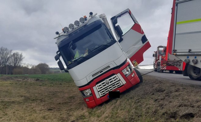 Пьяный иностранец попал в аварию в регионе Требич. В течение нескольких часов он был осужден и депортирован