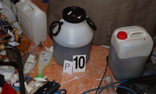 Двое мужчин произвели полкилограмма метамфетамина в Шумперке, находясь на условном осуждении