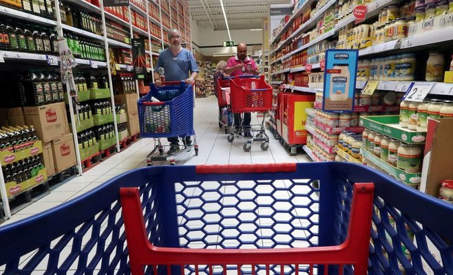 Люди покупают чаще, но меньше