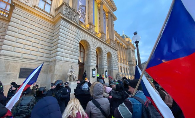 Во время демонстрации на дороге возле Музея произошла драка (ВИДЕО)