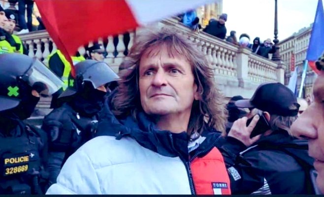 Декан Экономического университета Шевчик хочет получить больше времени для принятия решения о своей отставке