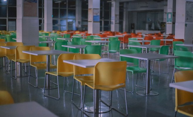 Все больше и больше семей не в состоянии оплачивать обеды своих детей