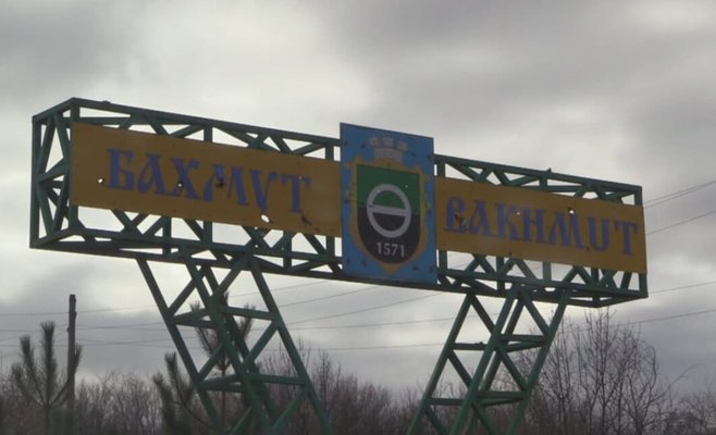 Командование украинской армии решило продолжить оборону Бахмута, согласовав это с Зеленским