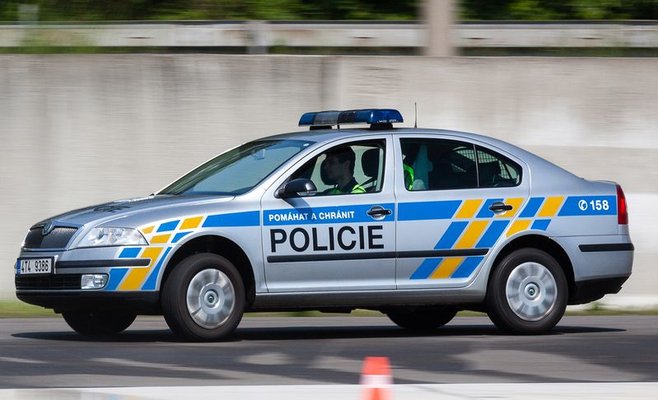 Полиция застрелила агрессивного мужчину в Млада-Болеславе, утверждая, что он крушил аэропорт