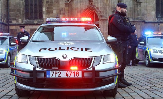 Еще один шокирующий случай издевательств в Германии. Девочки терли сигаретами лицо 13-летней школьницы и били ее