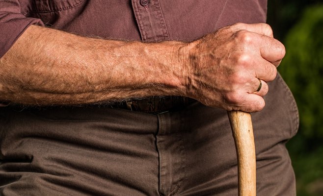 Без реформы сегодняшним сорокалетним грозит пенсия в 12 000 крон, подсчитало исследование