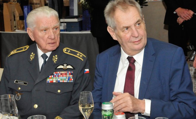 Умер ветеран войны и британский пилот RAF Эмиль Бочек. Ему было 100 лет