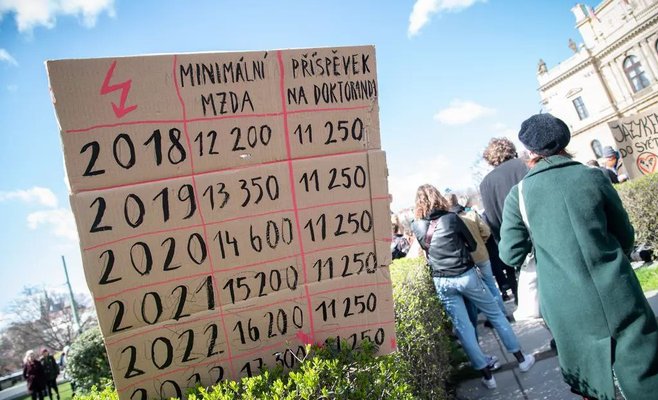 Больше ни кроны, заявило правительство академикам