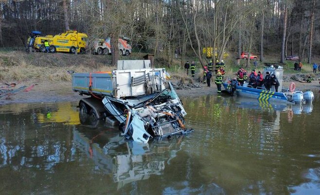 В марте в авариях погибло 35 человек, с начала года - более 100 человек