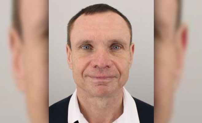 Полиция разыскивает директора ČSOB Private Banking. Он вышел из больницы за оружием и исчез