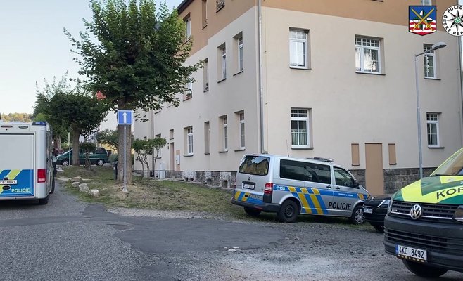 Жестоко зарезал беременную женщину в Карловарском крае. От сурового приговора его 