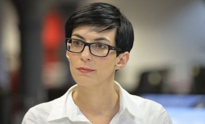 Она пойдет улицей позора, заявила Шиллерова перед голосованием по вопросу об отстранении Пекаровой Адамовой